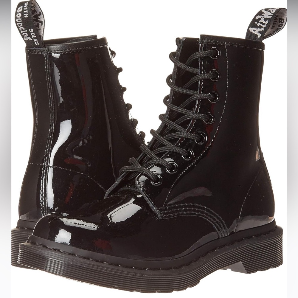 Doc Martens classic 1460 women’s black patent lamper lace up boot. Size 9 NIB